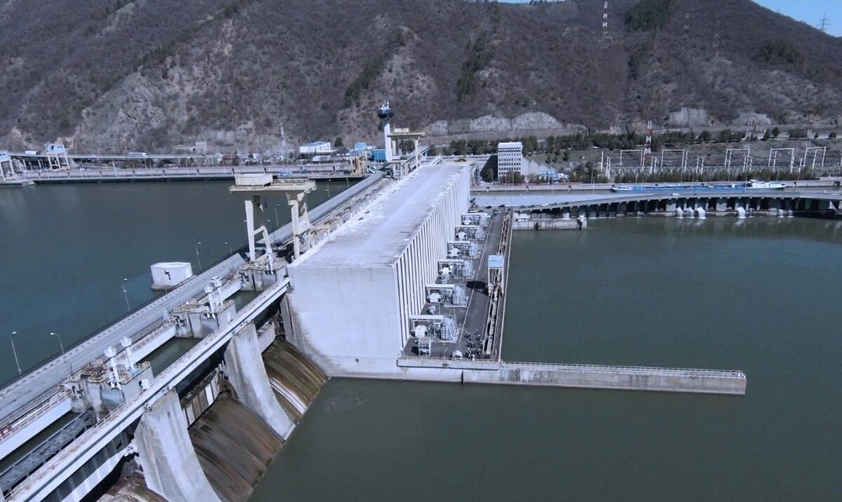 Ce cantitate şi la ce preţuri a vândut Hidroelectrica pe piață energie electrică pentru anii 2026 și 2027?