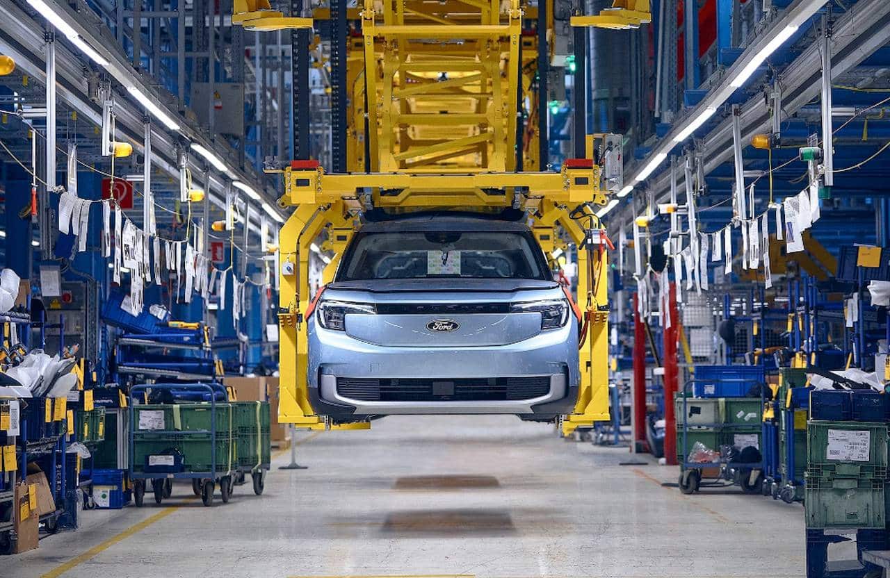 Constructorii auto Ford și GM sunt în pericol să fie vizate de acțiuni negative de rating, din cauza tarifelor