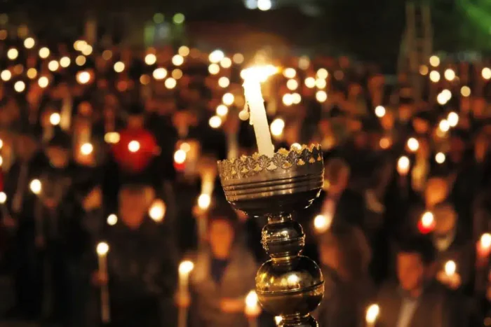 lumina sfanta adusa de la ierusalim sambata seara la ora 19 00 va ajunge la catedrala patriarhala 96