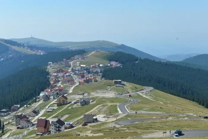 statiunea-ranca-e-pustie-de-paste-peste-500-de-hoteluri-si-pensiuni-au-pus-lacat-pe-usi-din-lipsa-de.jpeg