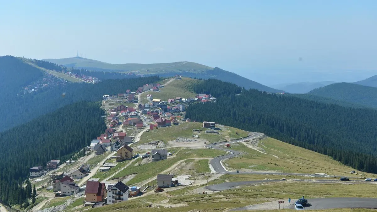 statiunea-ranca-e-pustie-de-paste-peste-500-de-hoteluri-si-pensiuni-au-pus-lacat-pe-usi-din-lipsa-de.jpeg
