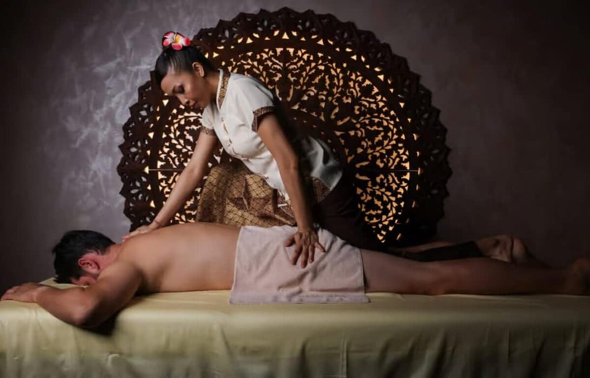 O oră de masaj, după o săptămână grea, poate schimba mai mult decât crezi