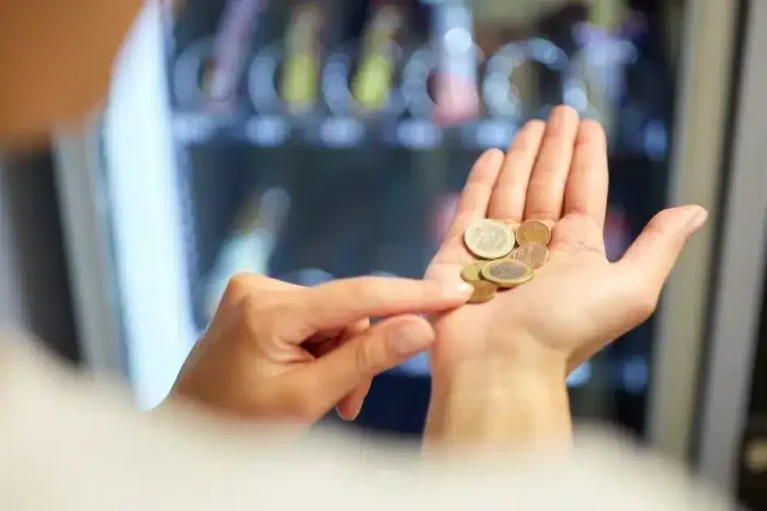 Obiceiuri financiare care te mentin sarac Ce trebuie sa schimbi.webp