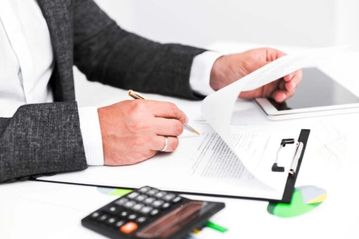Ce trebuie să ştii despre contracte, de la creare la arhivare? Optimizarea fluxului de lucru in contracte De la creare la