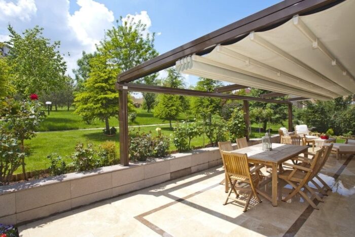 Pergola cu acoperis retractabil