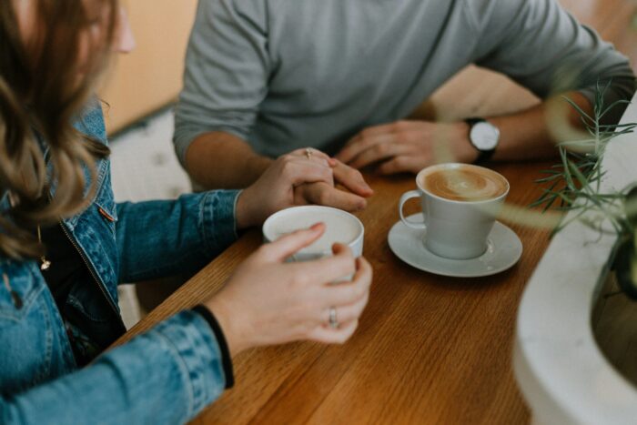 Ce se întâmplă dacă bei cafea pe stomacul gol? Ai grijă la aceste semne priscilla du preez g86airJZ4Gs unsplash
