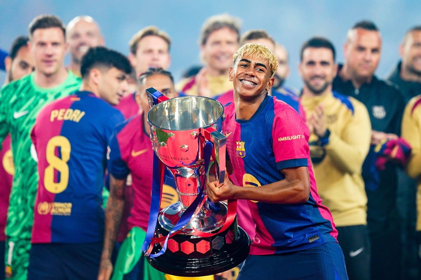 Lamine Yamal este puştiul de 17 ani şi semnează un contract uriaș cu Barcelona