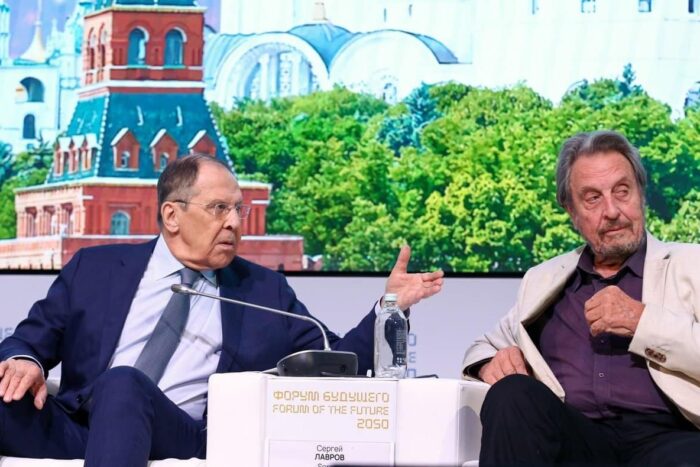 1749525055 errol musk stanga la forumul viitorului 2050 alaturi de serghei lavrov foto profimedia e174948598084