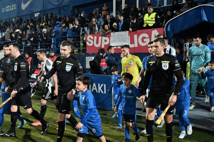 La echipa de fotbal, Farul Costanţa, nouă jucători de sezonul anterior vor fi excluși Farul Constanta U Cluj