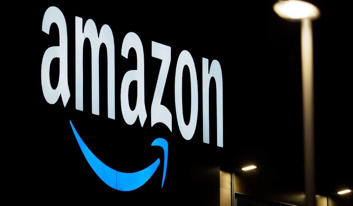 La Amazon, mai mulţi angajați umani, vor fi înlocuiți cu „agenţi AI”