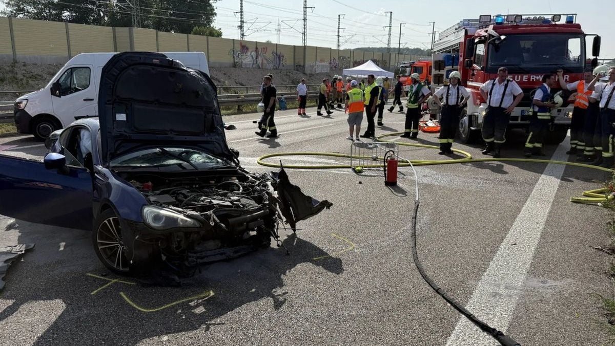 Pe o autostradă din Germania, o anvelopă a explodat, din cauza căldurilor extreme și șoferul a fost aruncat din mașină
