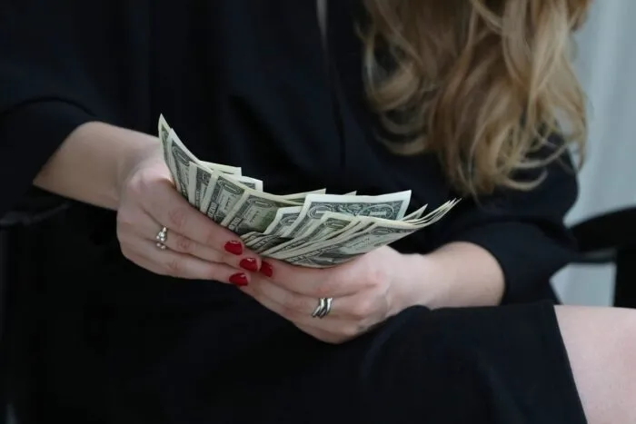 banknotes-4516004_1280.jpg