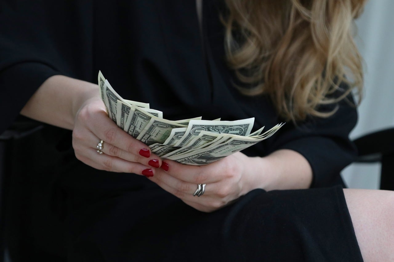 Care este moneda care ar putea detrona dolarul, în piaţa valutară
