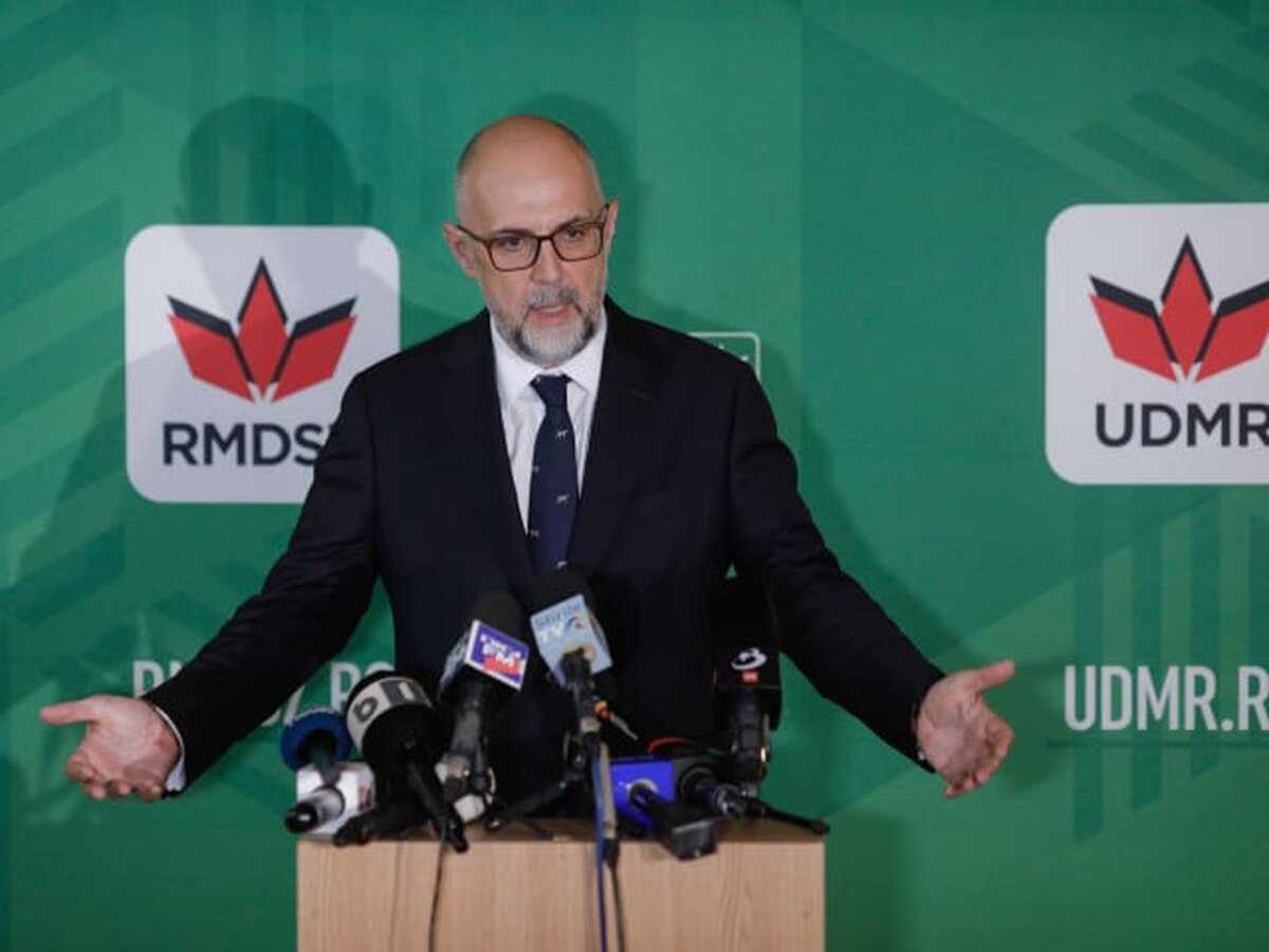 Câţi angajaţi are compania Salrom în Bucureşti şi câţi la Praid?