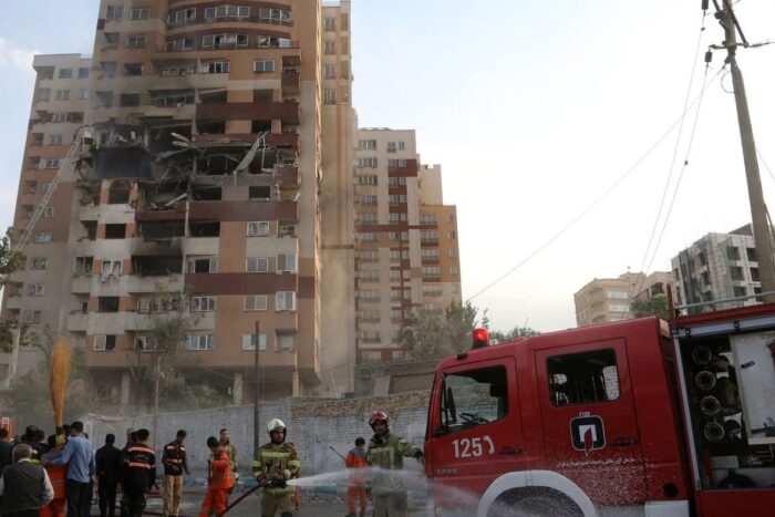 cladire din teheran avariata in urma atacurilor lansate de israelieni foto profimedia e1749799794131