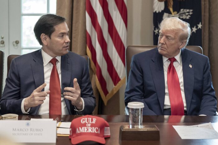 marco-rubio-stanga-vorbeste-in-timpul-unei-sedinte-la-casa-alba-alaturi-de-donald-trump-foto-profime.jpeg