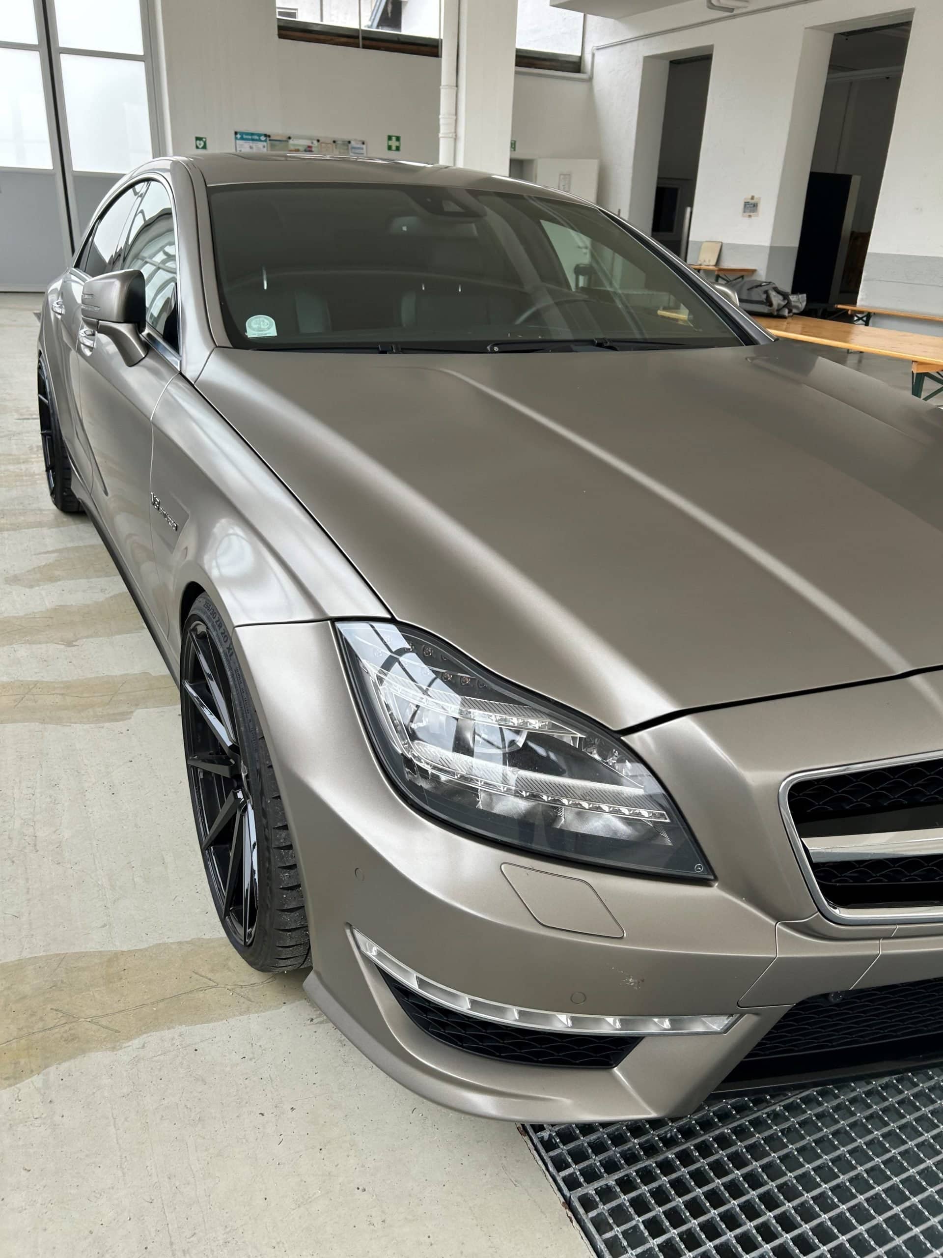 La granița dintre Elveția și Germania, unui român i sa confiscat o limuzină de lux, de către vamă