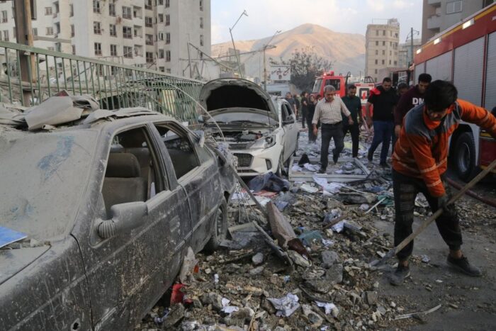 masini-distruse-bombardamente-iran.jpg