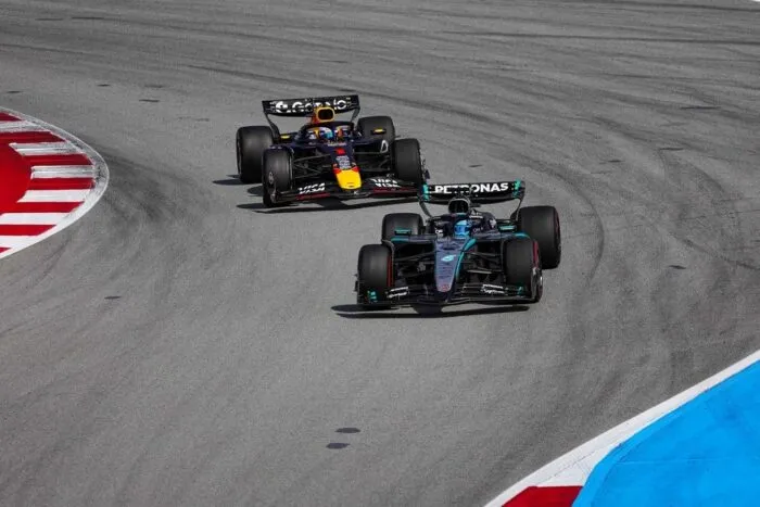 max-verstappen-george-russell-spania.jpg