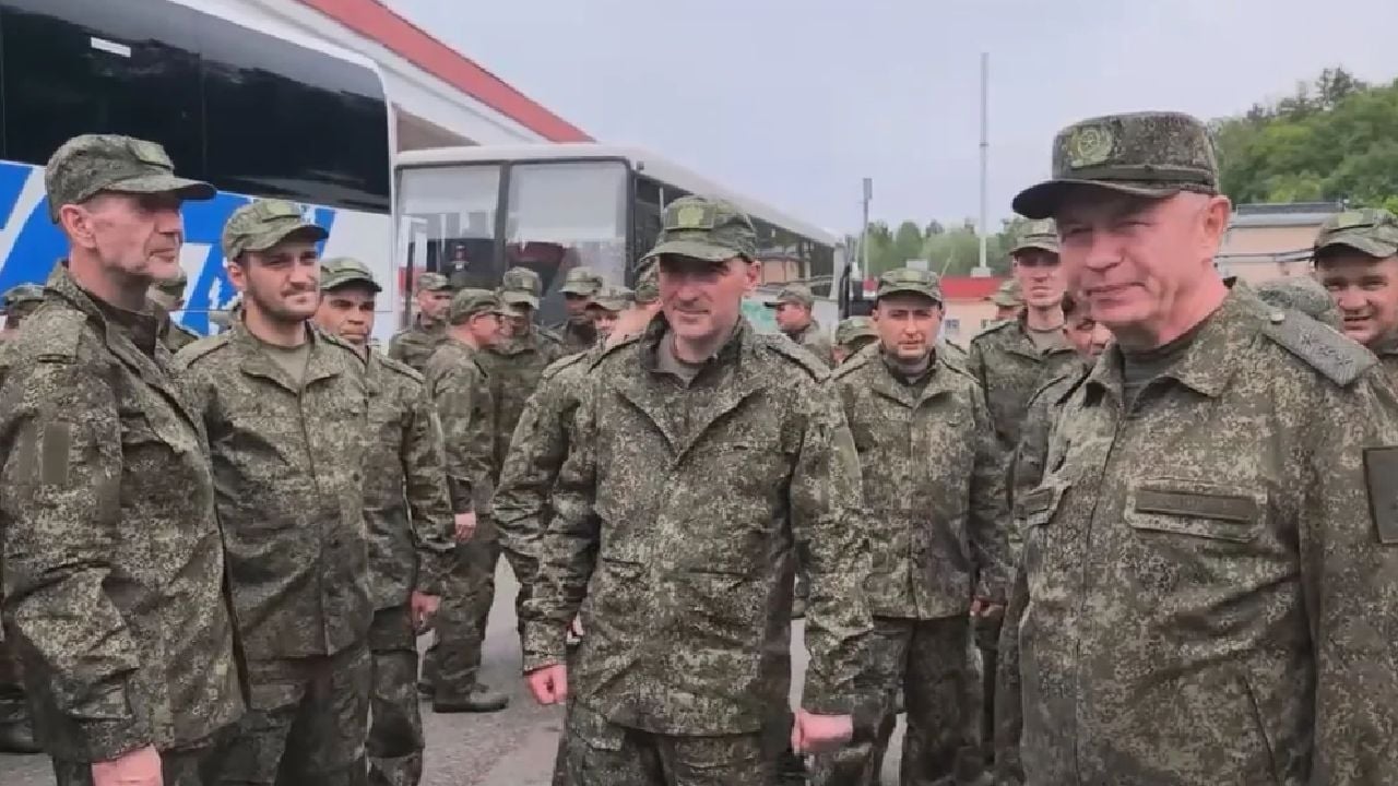 Toţi soldații ruși care au fost eliberați, au fost trimiși înapoi pe front: „Inclusiv cei răniți”