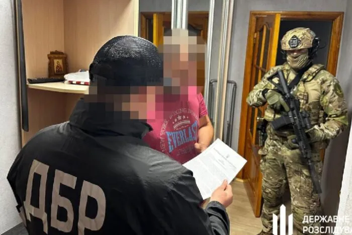 ofiterii-ucraineni-aresteaza-membri-retelei.jpg