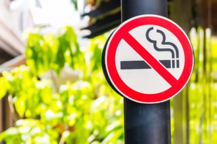 panou care indica fumatul interzis