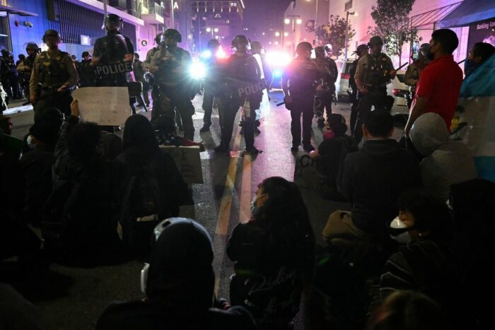 proteste-los-angeles-9-iunie-e1749533832221.jpg