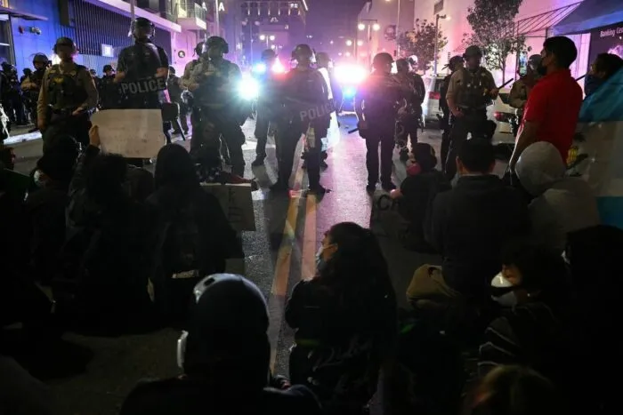 proteste-los-angeles-9-iunie-e1749533832221.jpg