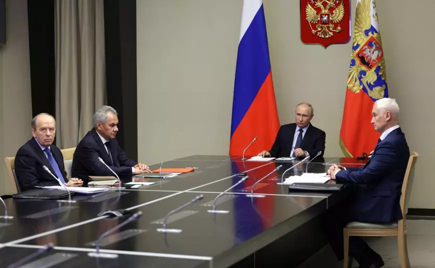 Președintele rus Vladimir Putin prezidează o întâlnire cu șefii agențiilor de aplicare a legii și ai serviciilor speciale după incursiunea militară ucraineană în regiunea Belgorod