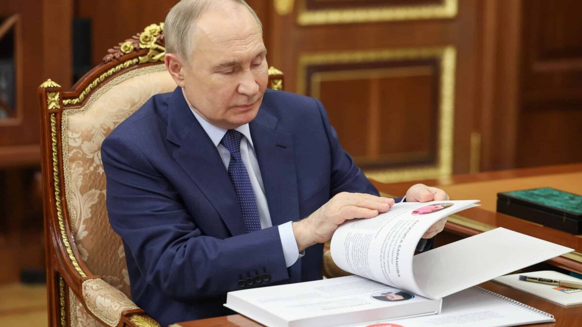 Pentru a testa NATO, Vladimir Putin lansează provocarea „omuleților verzi” vladimir putin scaled