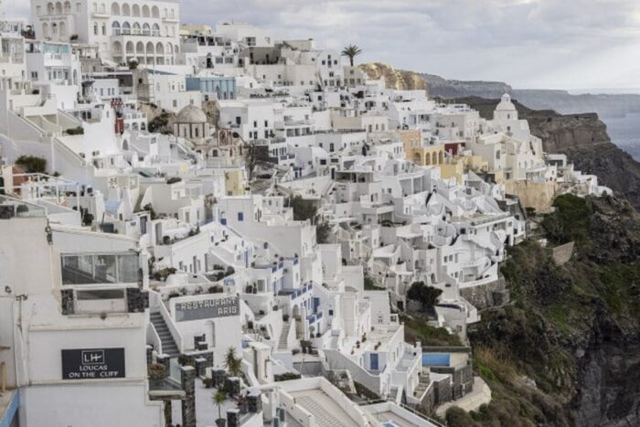 În Grecia se introduce o taxă de 20 de euro pentru pasagerii navelor de croazieră care acostează la Mykonos şi Santorini ODAmemM9MSZoYXNoPWMyNGY1ZTE3NDNhMWQzNGRiMjdmMjllZDM2ZTQwNWU5.thumb