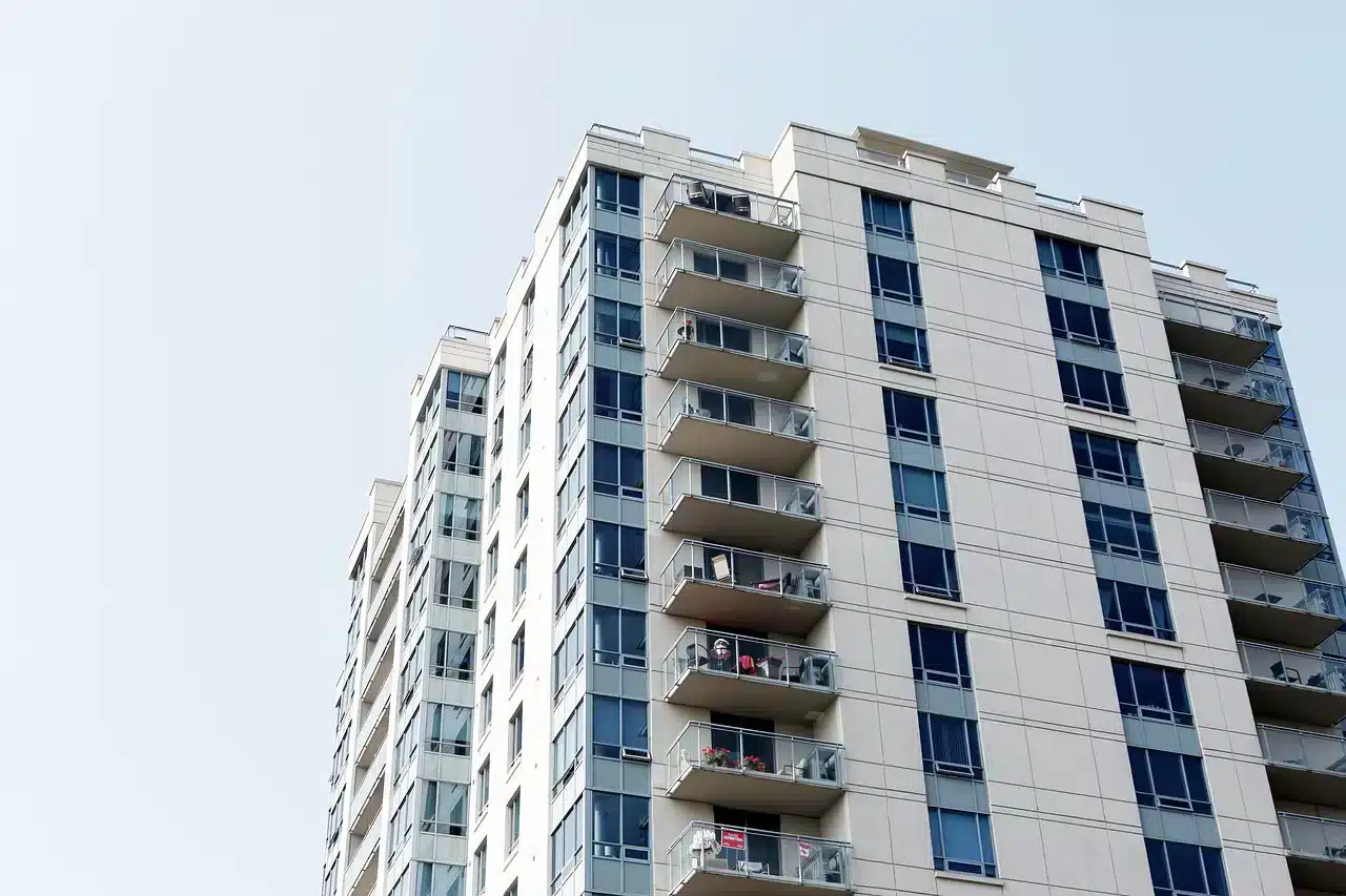 Piața imobiliară din România: Semne de alarmă de la BNR