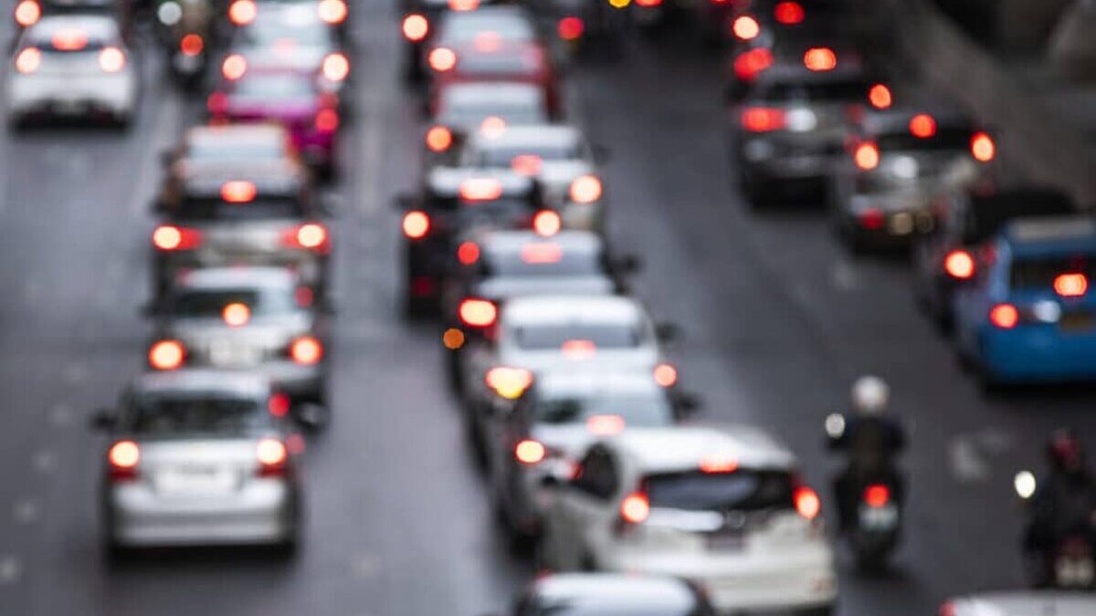 busy-crowded-traffic-jam-road-1-1024x683.jpg