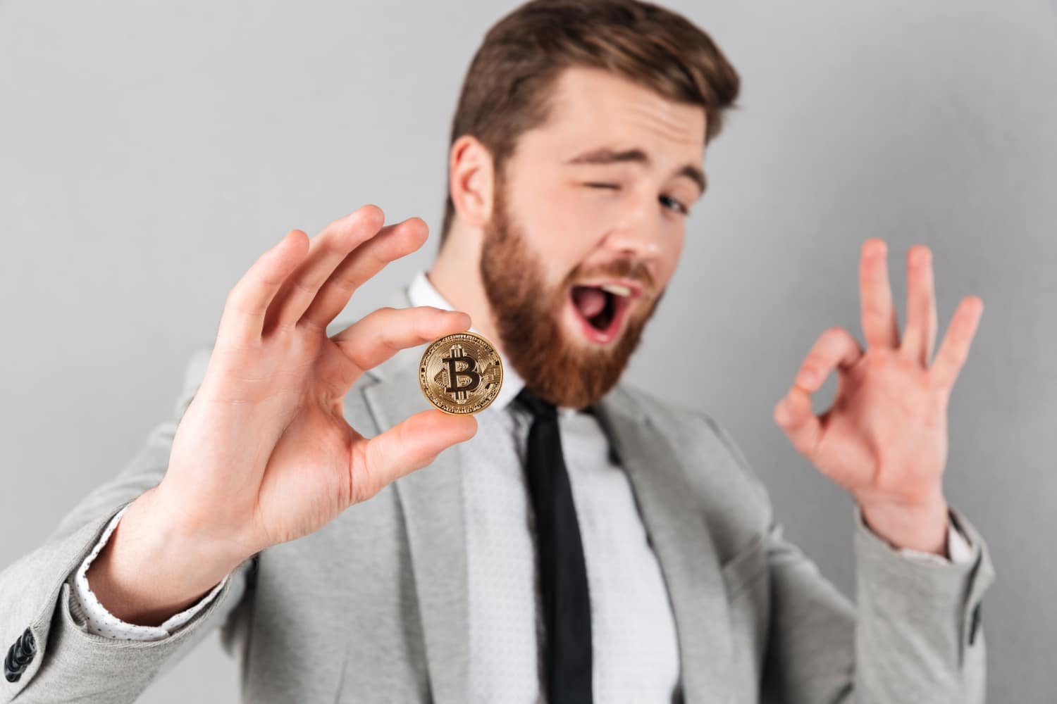 Acțiunile companiilor crypto urcă semnificativ după ce Trump a semnat legea pentru reglementarea stablecoin‑urilor în SUA