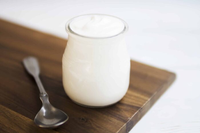 Ce este chefirul, cum se obţine şi care sunt beneficiile sale pentru sănătate? delicious natural yogurt container scaled