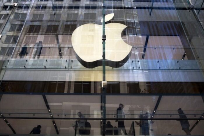 Trump confirmă că Apple investește 100 de miliarde de dolari în Statele Unite https3A2F2Fd1e00ek4ebabms.cloudfront.net2Fproduction2Fa94bd340 40e9 4de1 8346 911eac2bb802