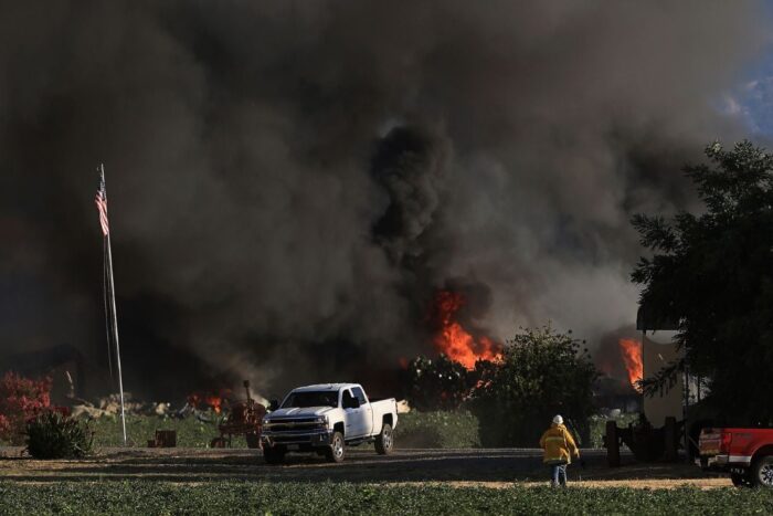 incendiu fum depozit artificii sua california 2 iulie