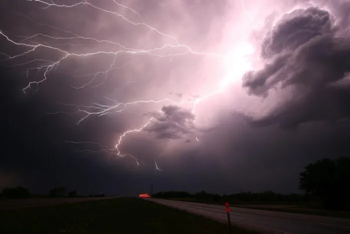 lightning-1056419_1280.jpg