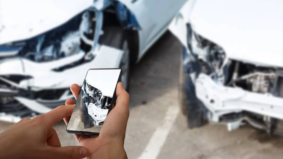 man-photographing-his-vehicle-with-damages-accident-insurance-with-smart-phone-1024x683.jpg