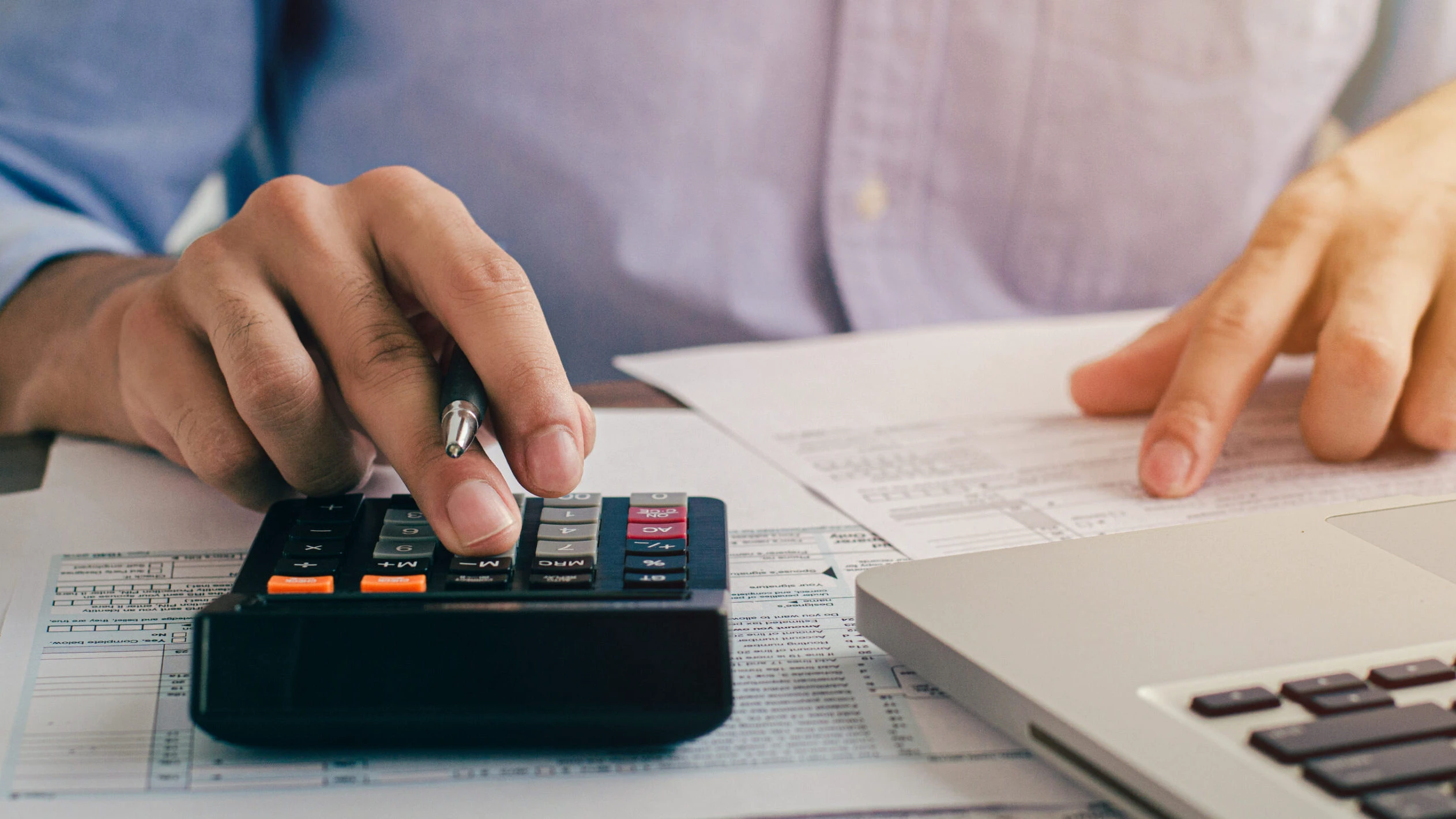 Care sunt avantajele unei refinanțări ale unui un credit bancar, pe lângă a obține rate mai mici?