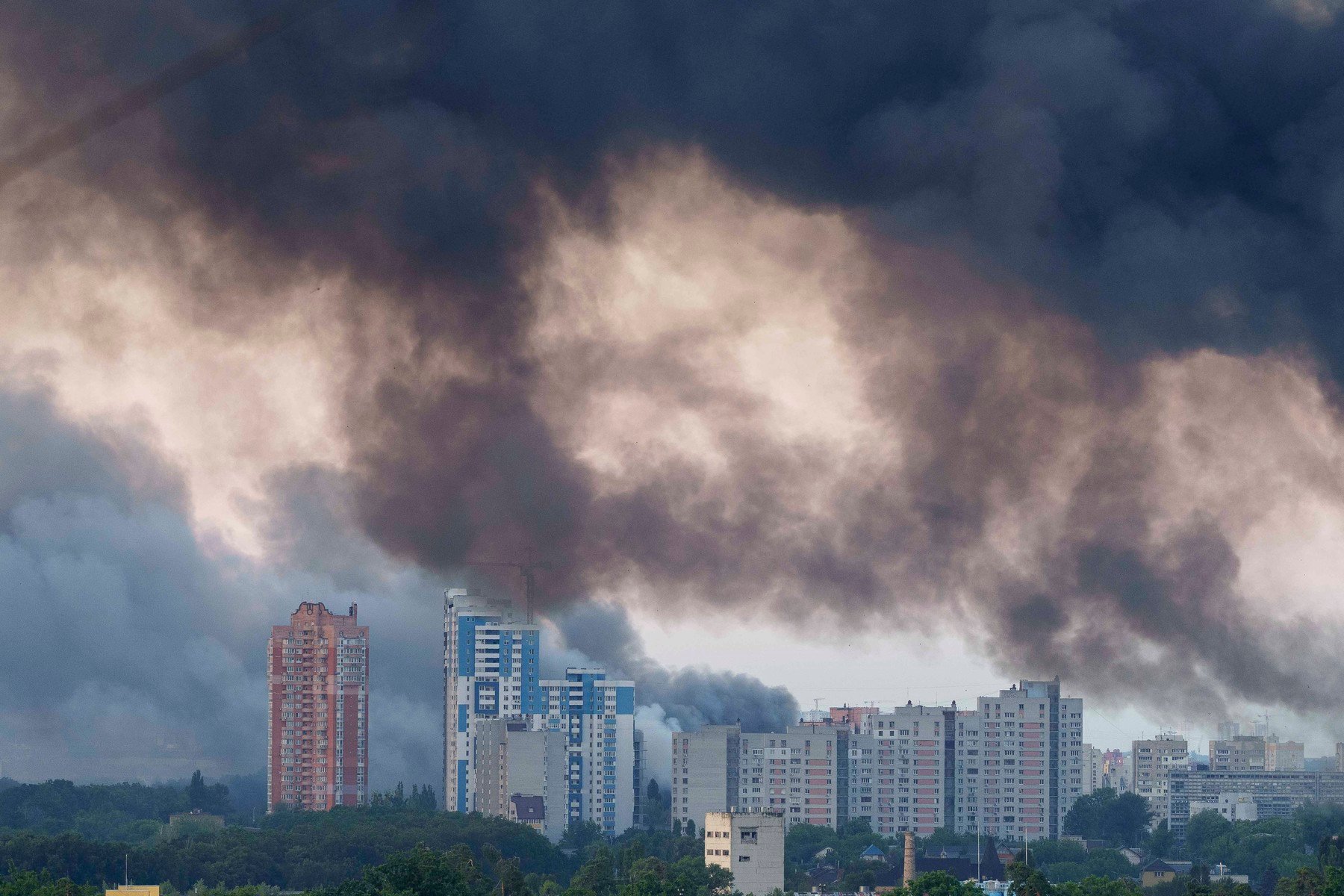 Rusia atacă Kievul cu drone după ce Trump afirmă că nu a făcut „niciun progres” în negocierile cu Putin