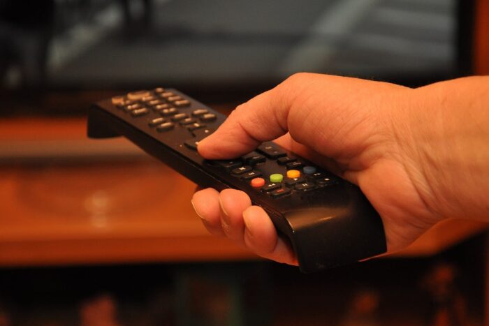 remote control 4891936 1280