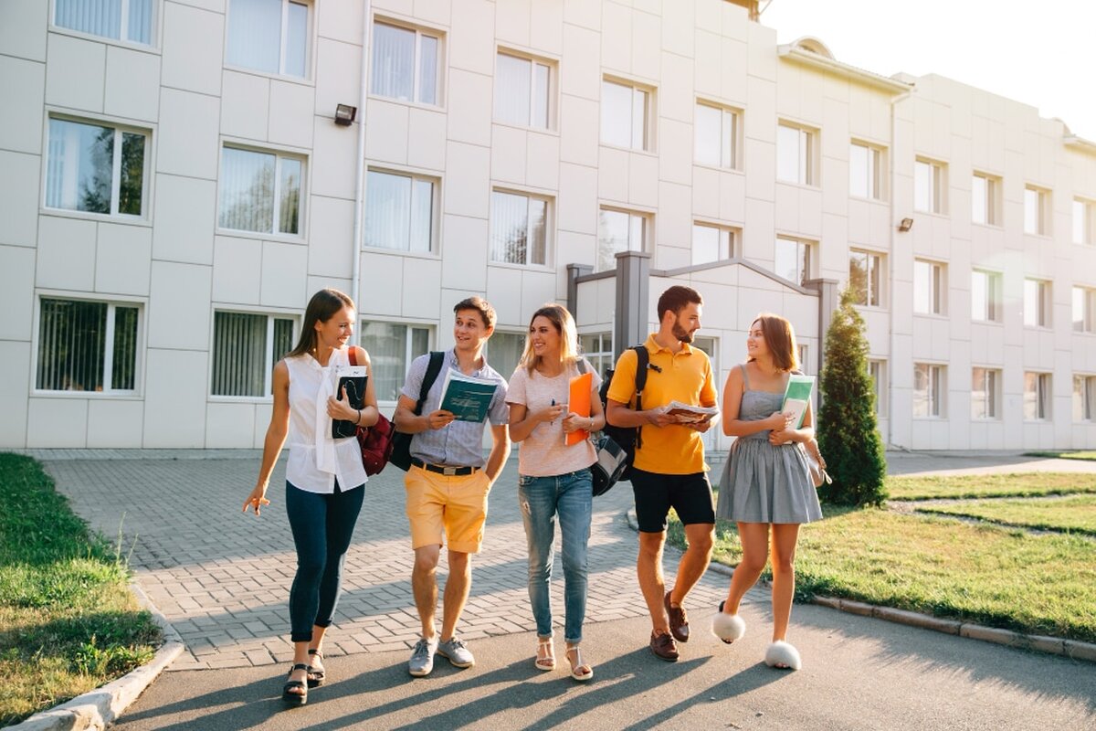 Care sunt noutăți în regulile privind bursele studenţilor români