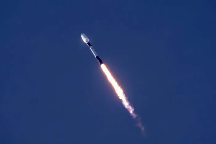 Falcon-9-launches-28-Starlink-satellites-from-Florida.jpg
