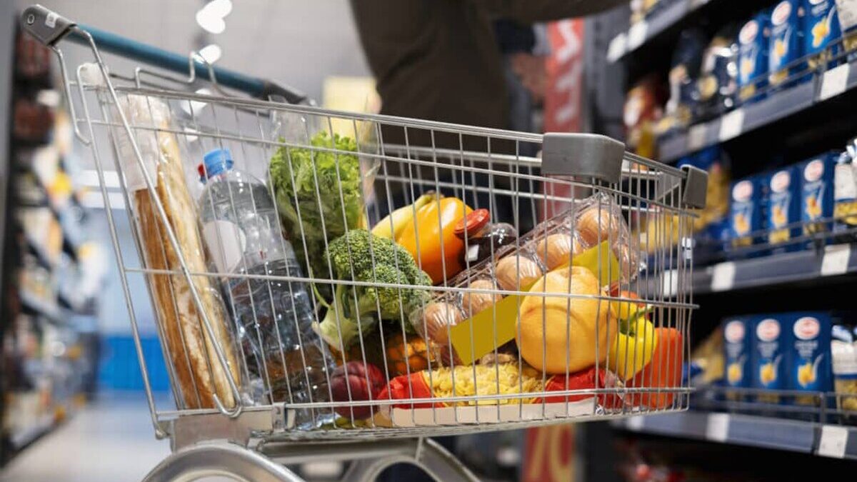 person-shopping-with-face-mask-1024x683.jpg