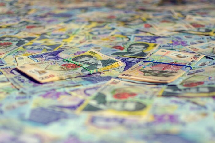 1757572270 money 6934763 1280 1