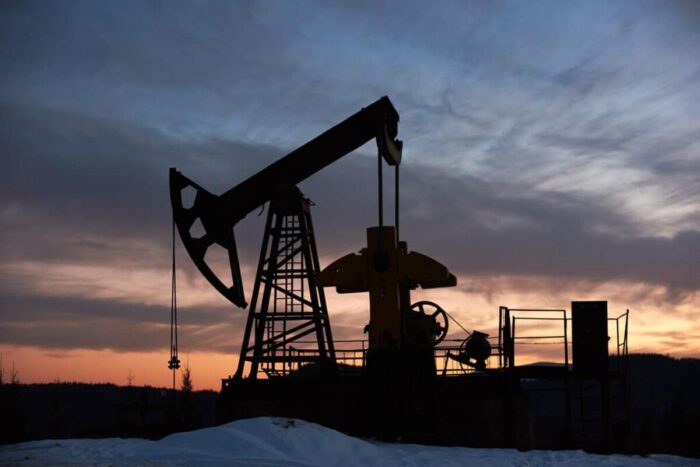 Care este planul de creştere al OPEC+ pentru producția de petrol? beautiful sunset oil field with pump jack 1024x684