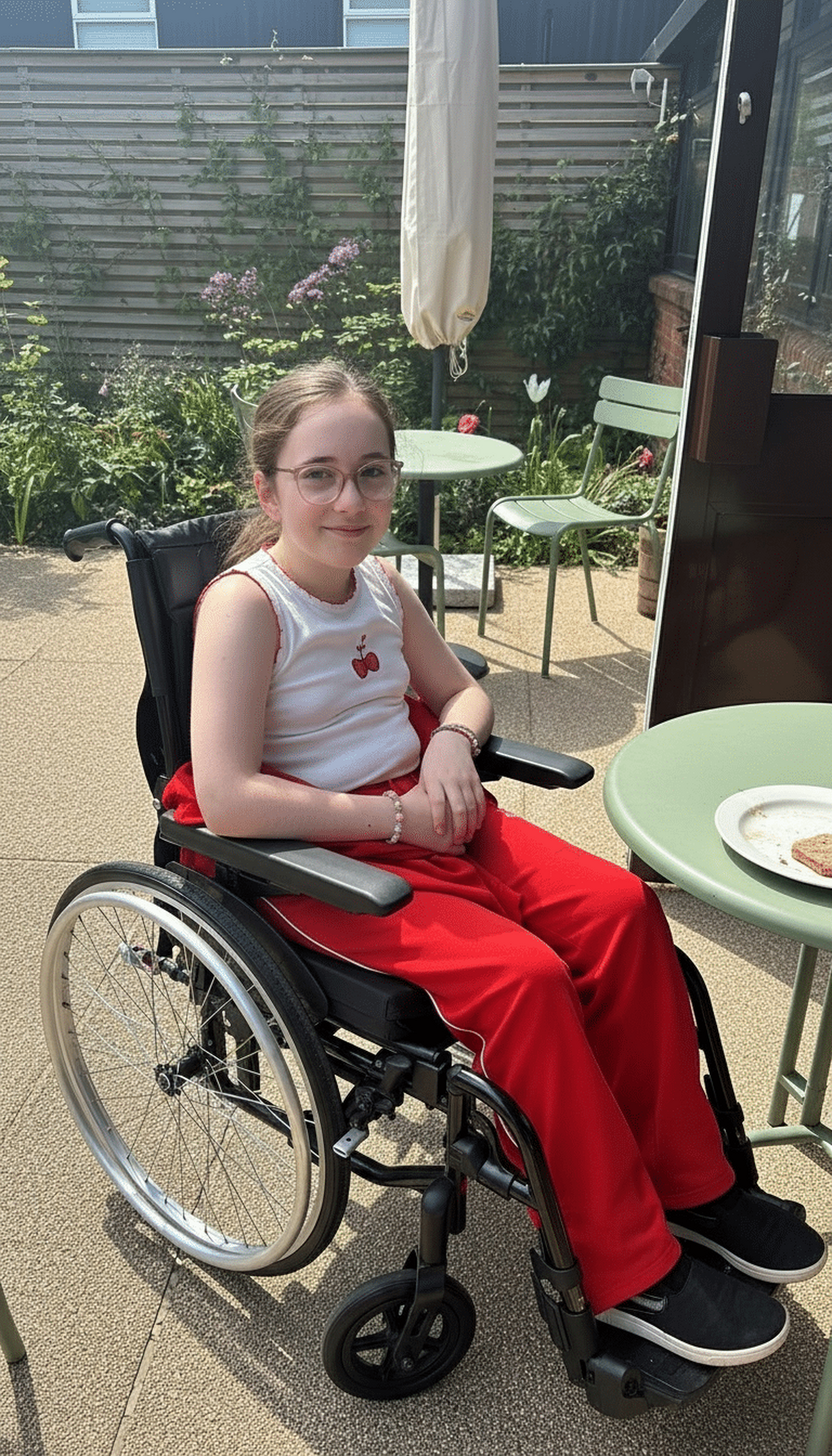 Jessie-Lou Harvie este adolescenta cu paralizie temporară care își redescoperă un talent artistic