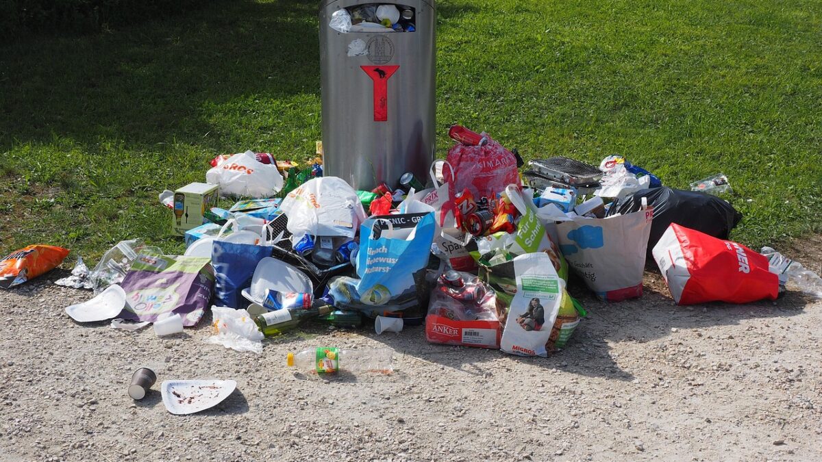garbage-can-1260832_1280.jpg