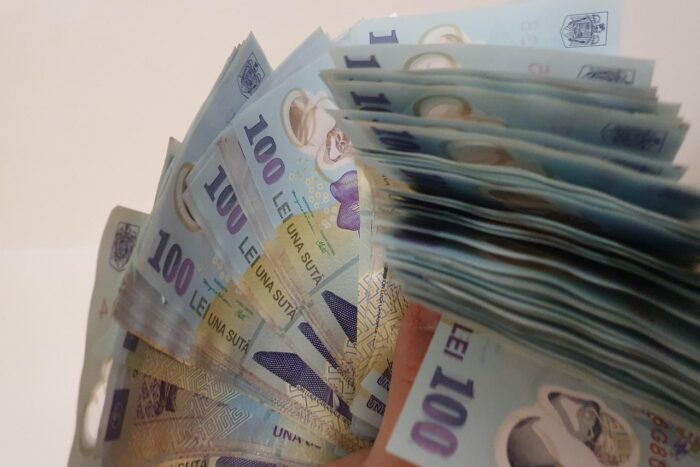 1761219933 money 7053250 1280